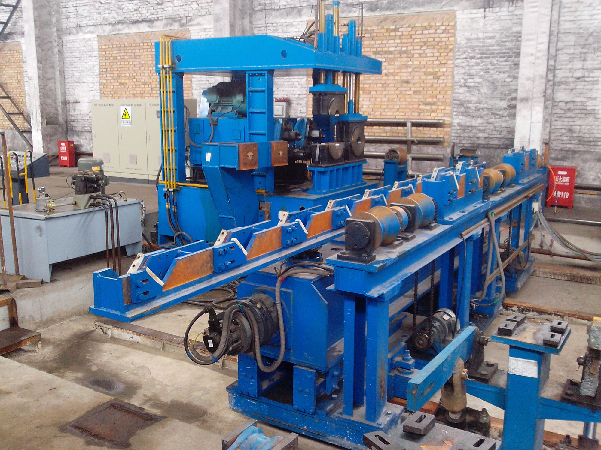 焊管輔助設(shè)備如何分類(lèi)